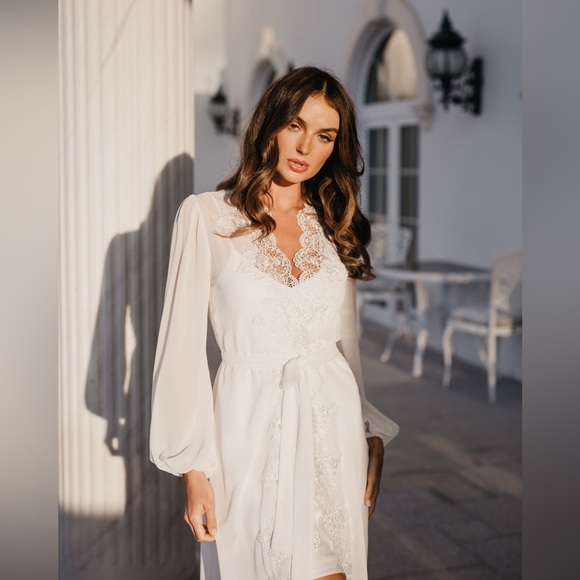 Lace Bridal Getting Ready Robe - Picture 3 of 4